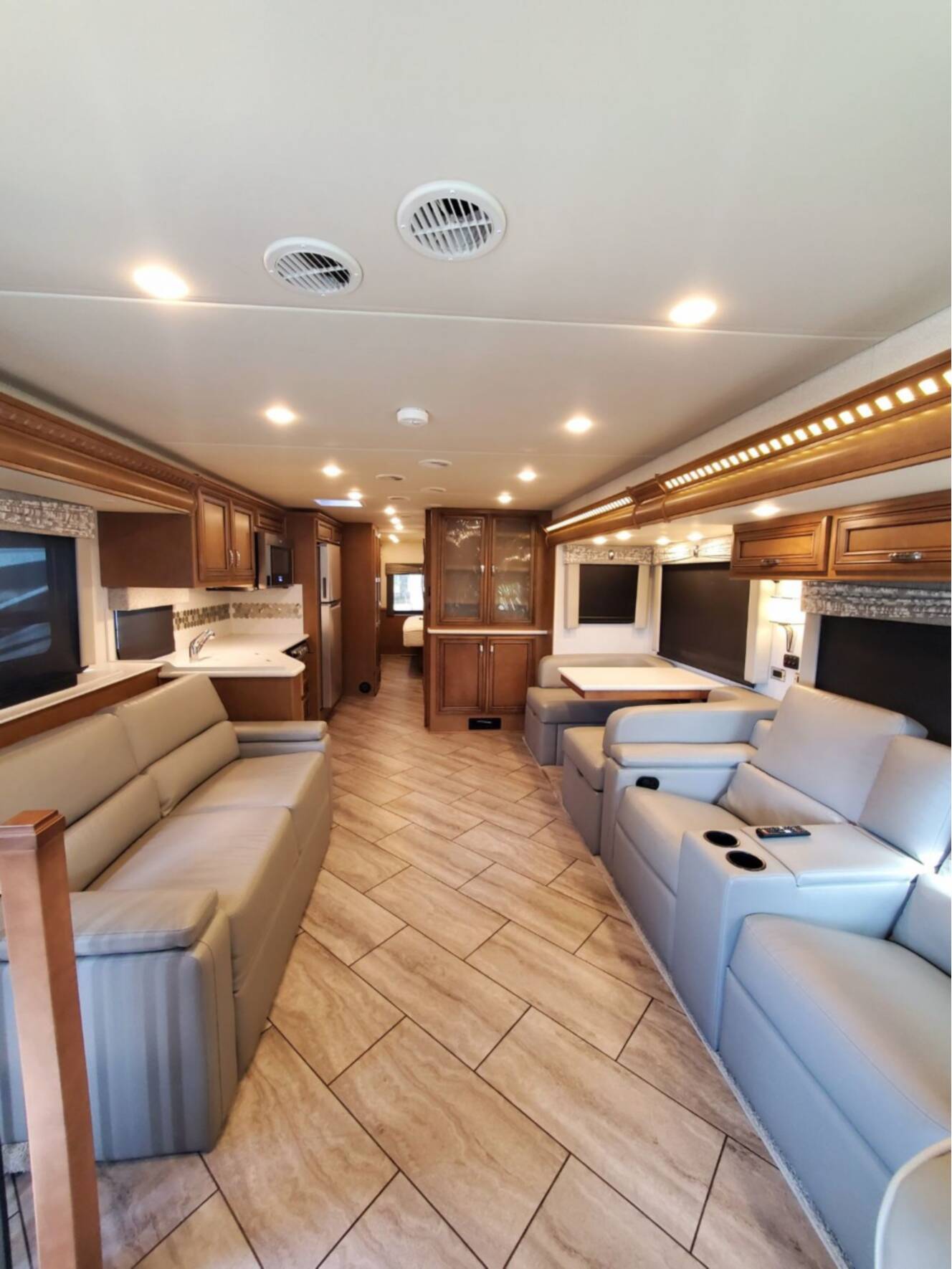 A photo of this 2022 Newmar BAY STAR 3626