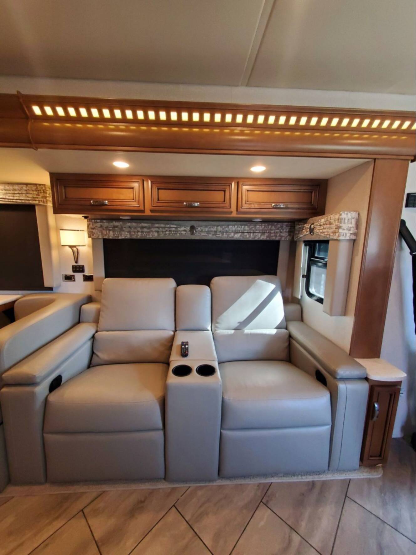 A photo of this 2022 Newmar BAY STAR 3626