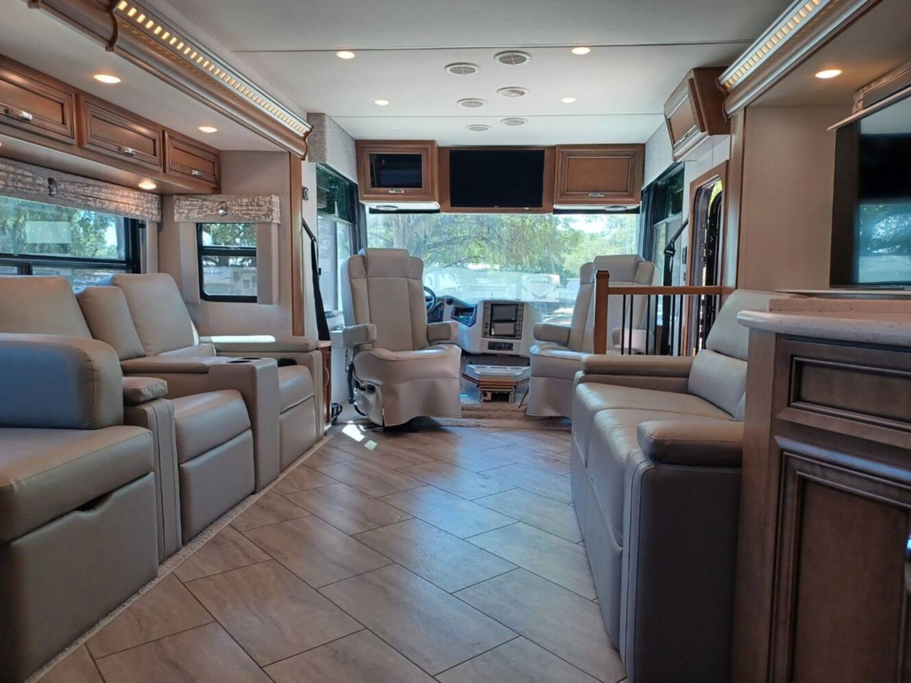 A photo of this 2022 Newmar BAY STAR 3626