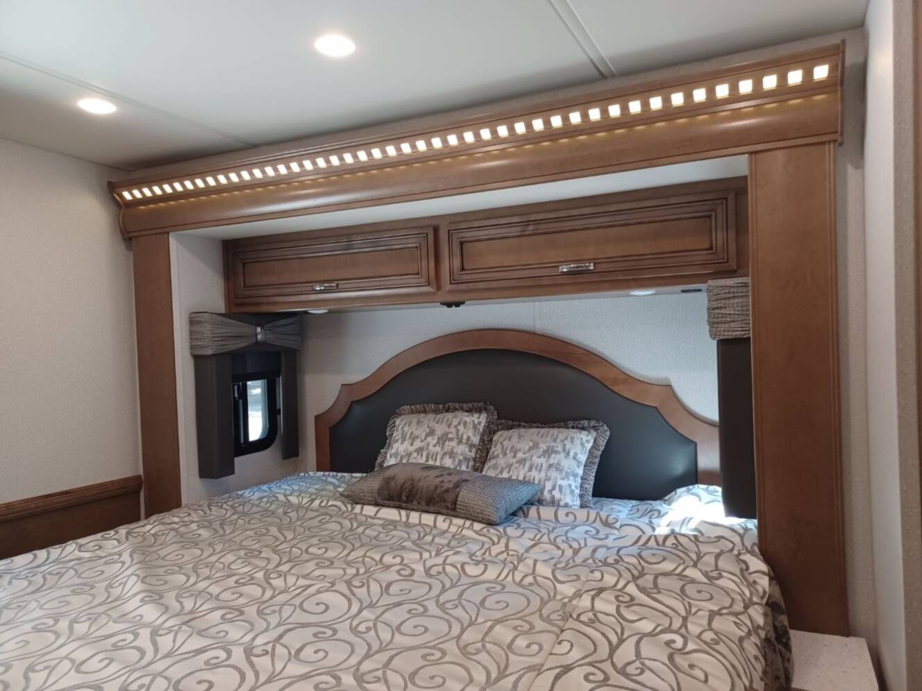 A photo of this 2022 Newmar BAY STAR 3626