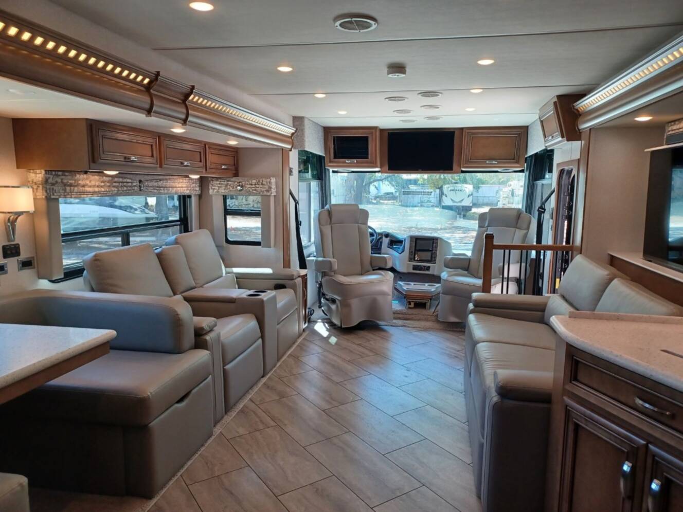 A photo of this 2022 Newmar BAY STAR 3626