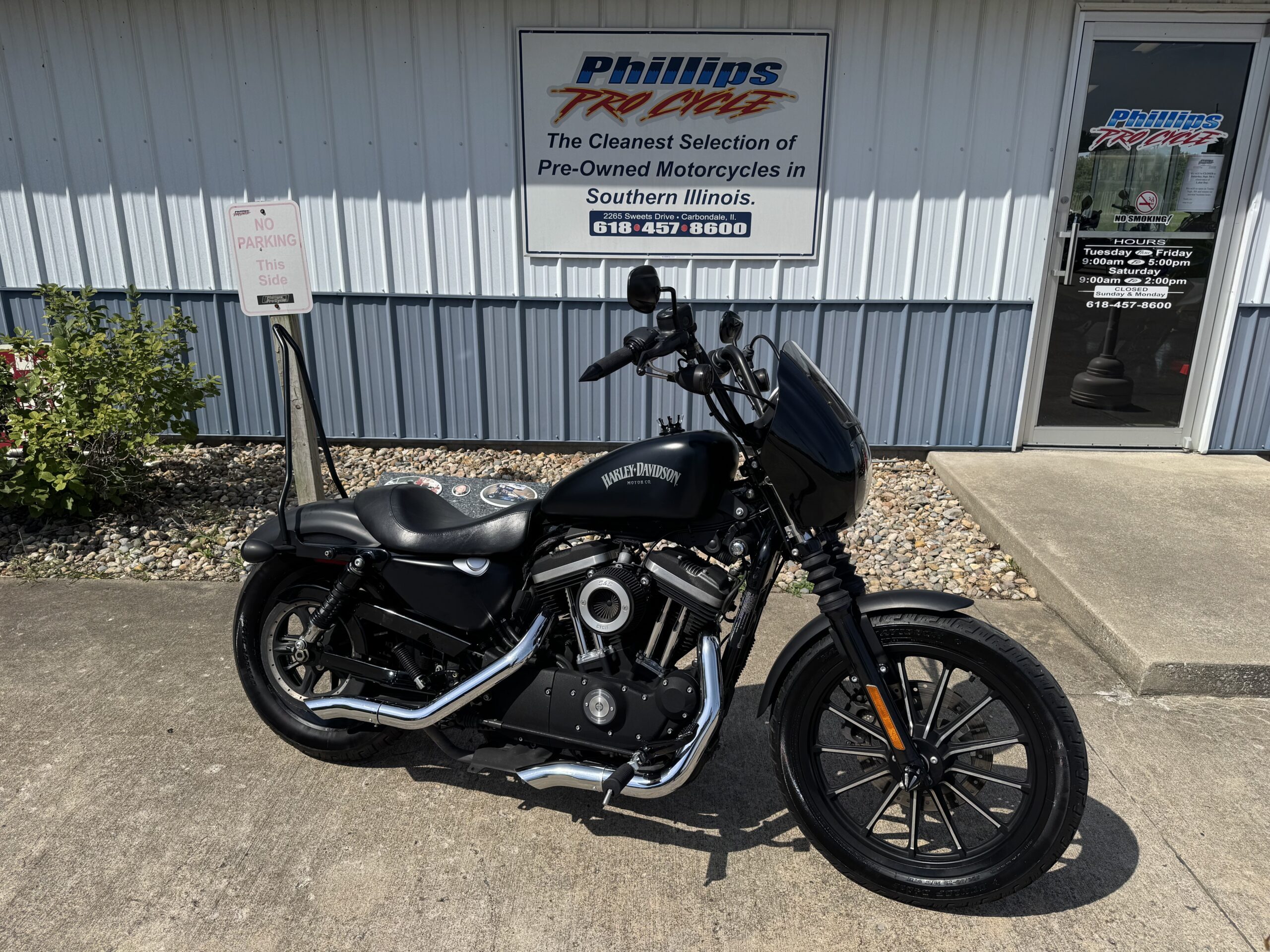 2015 Harley-Davidson SPORTSTER IRON 883 in Carbondale, IL