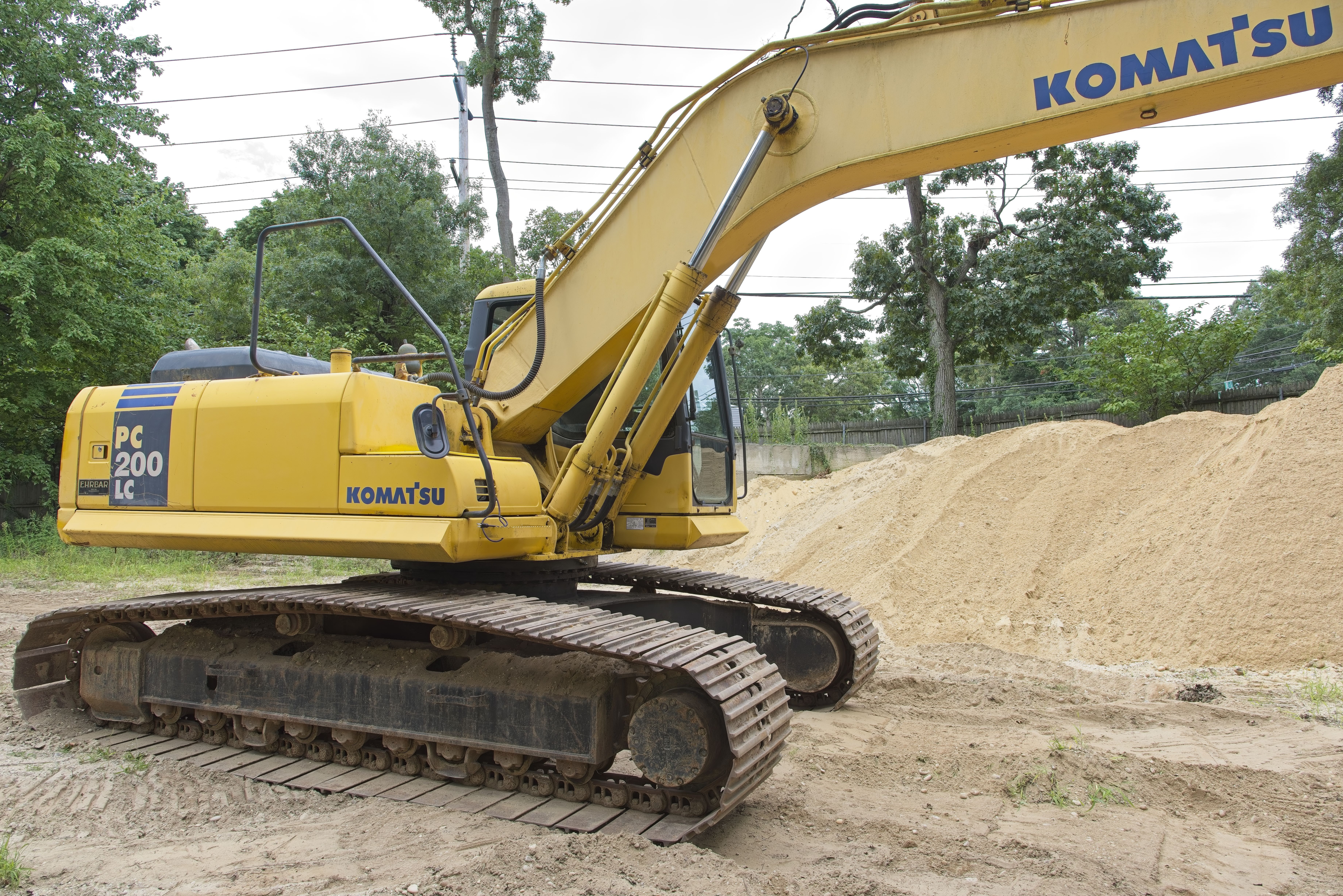 2005 KOMATSU PC200 LC-7 in Holbrook, NY