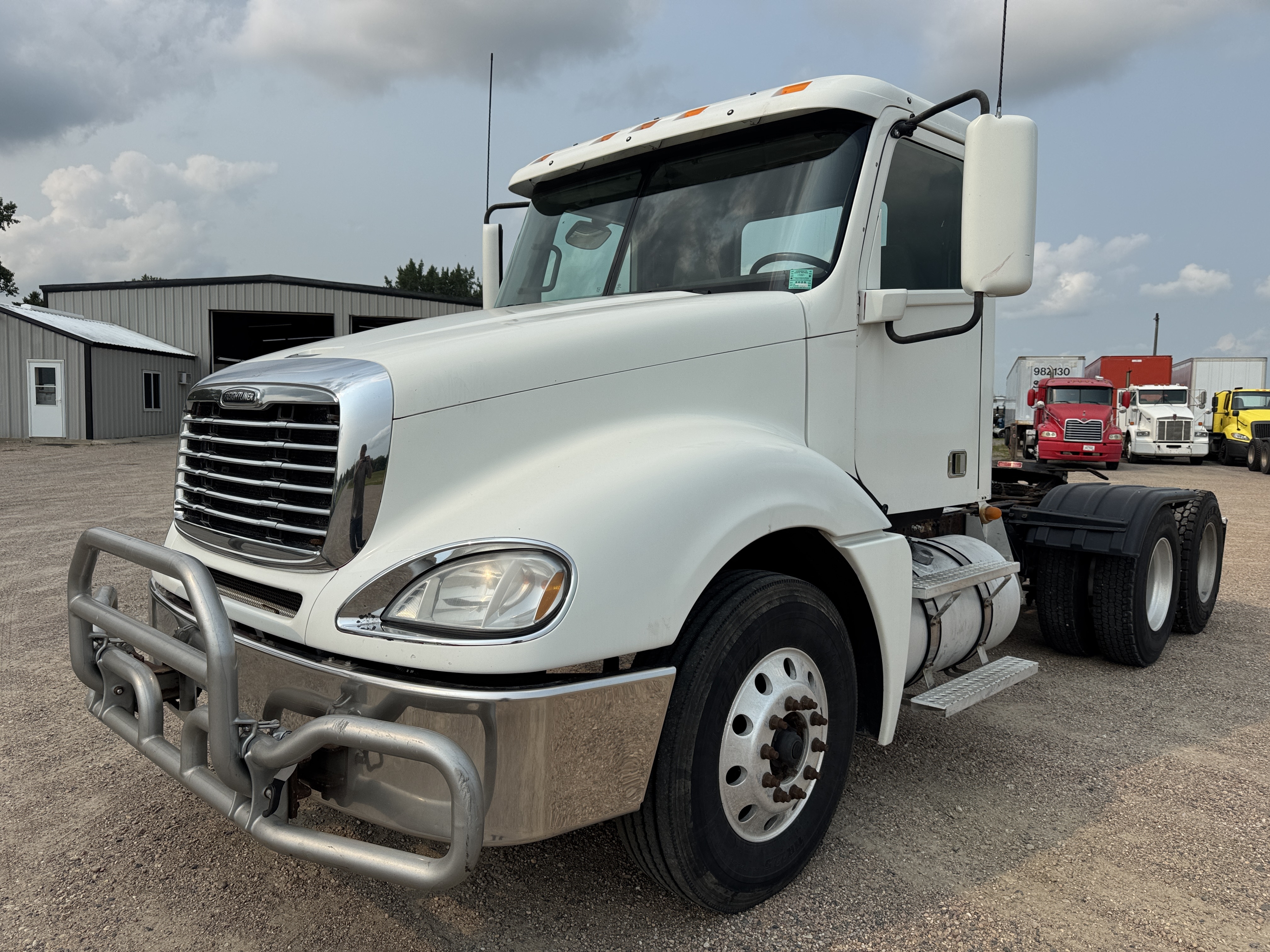 2016 FREIGHTLINER CONVENTIONAL in Hector, MN