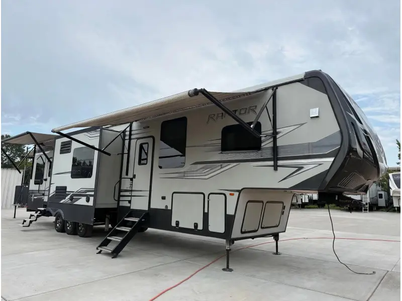 2019 KEYSTONE RAPTOR 425TS