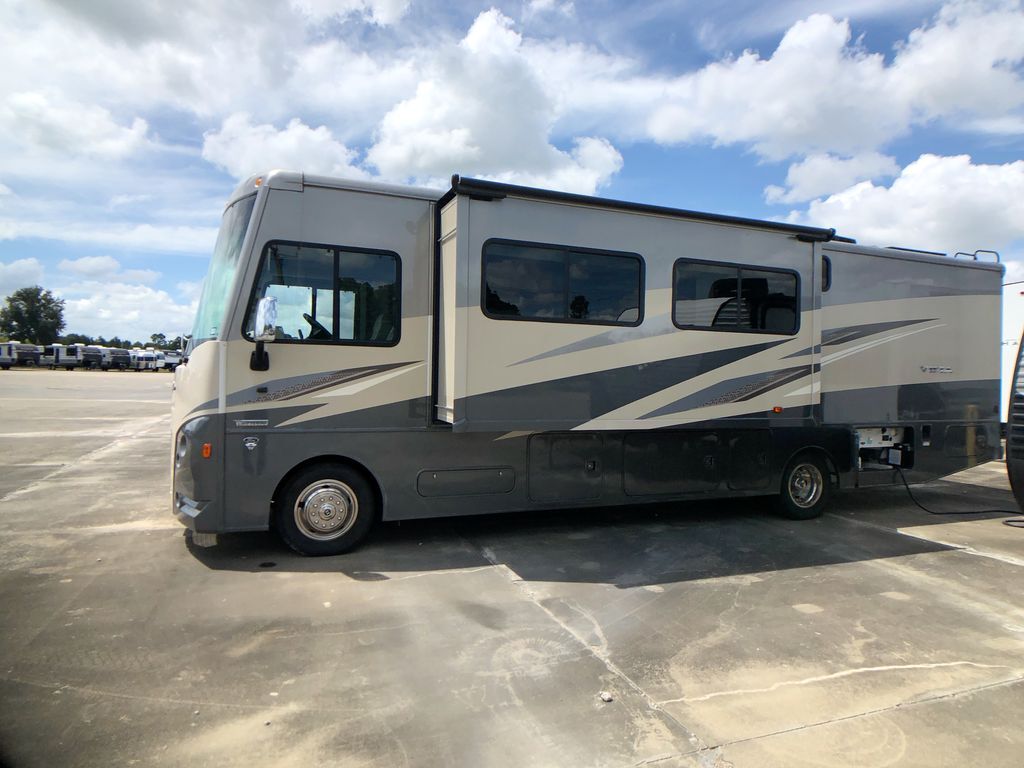 2022 Winnebago Vista 32M in alvin TX