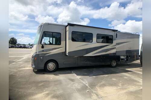 2022 Winnebago Vista 32M in alvin TX
