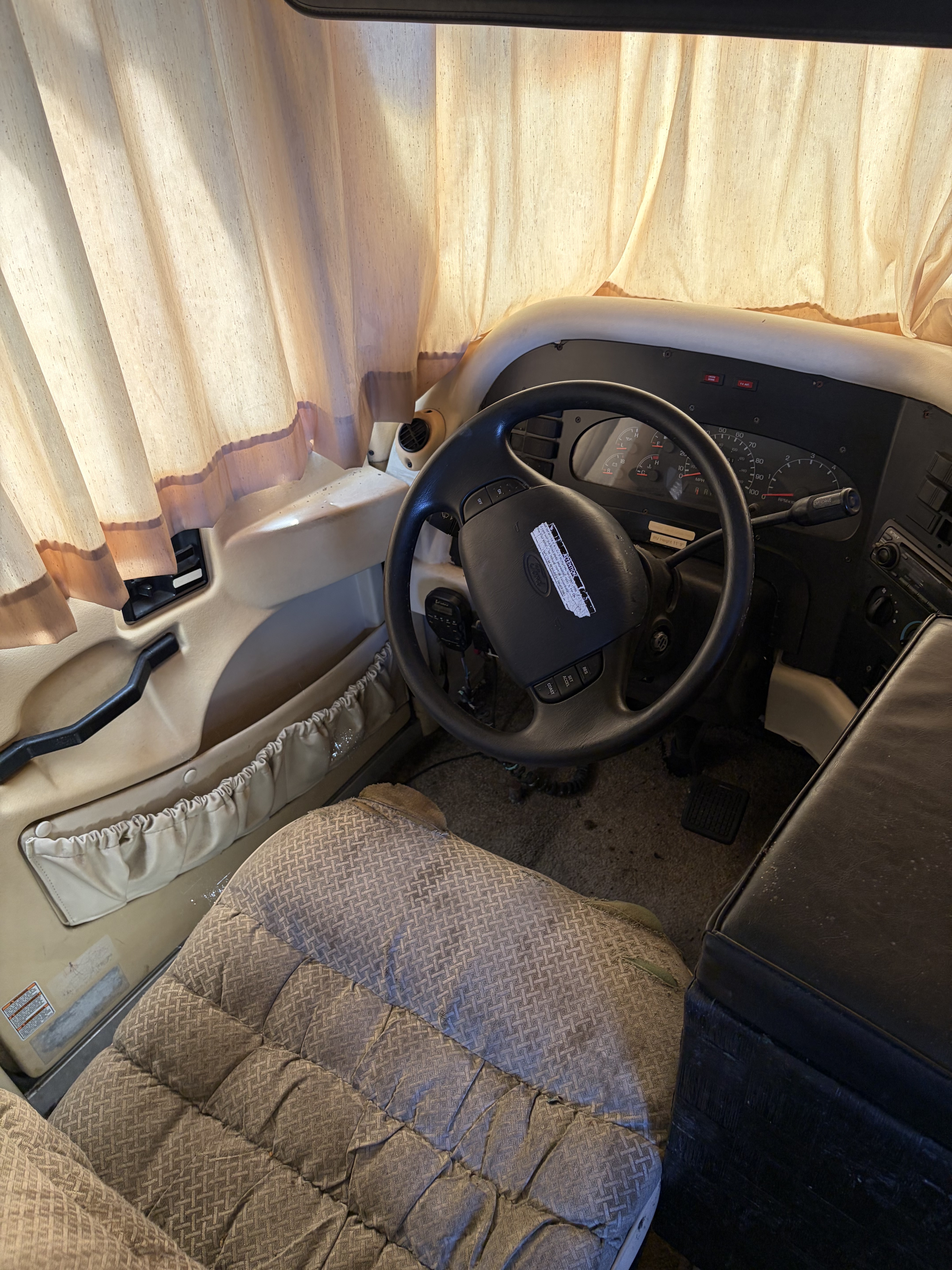 1999 Holiday Rambler VACATIONER 32 CG in fairfield CA
