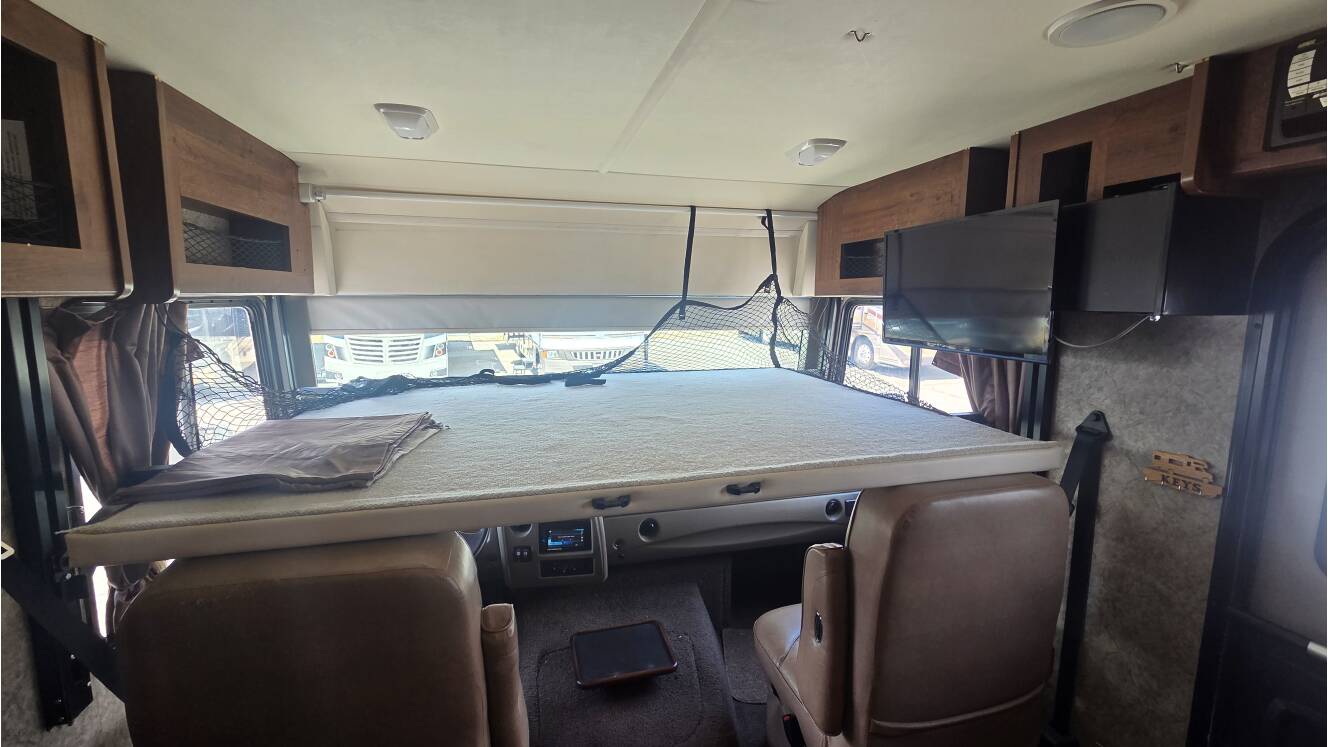 A photo of this 2014 Fleetwood Storm 28F