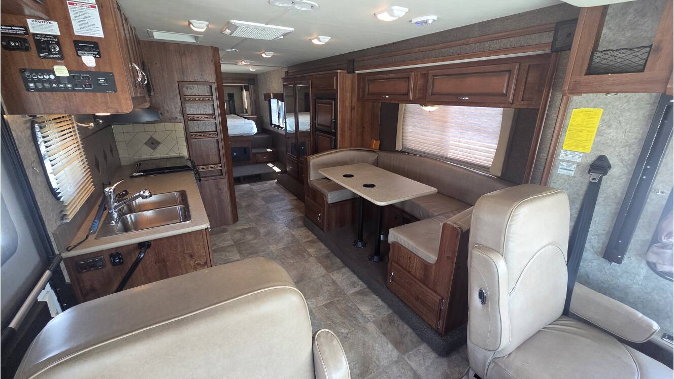 A photo of this 2014 Fleetwood Storm 28F