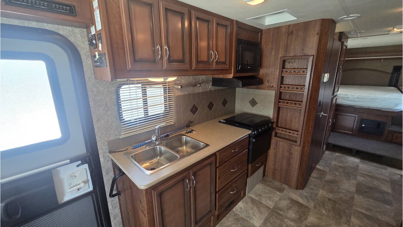 A photo of this 2014 Fleetwood Storm 28F