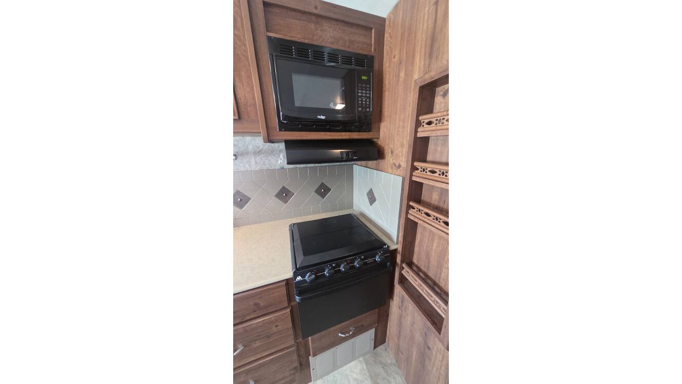 A photo of this 2014 Fleetwood Storm 28F