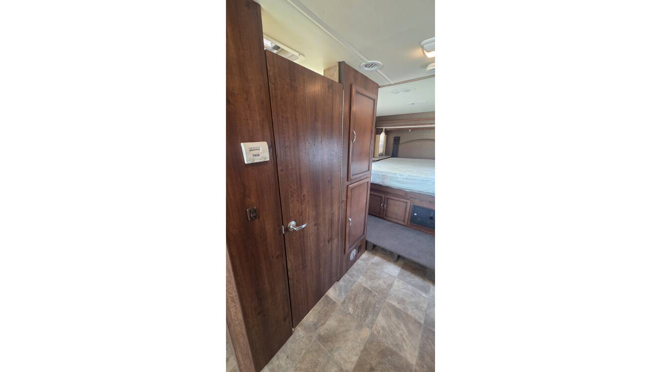 A photo of this 2014 Fleetwood Storm 28F