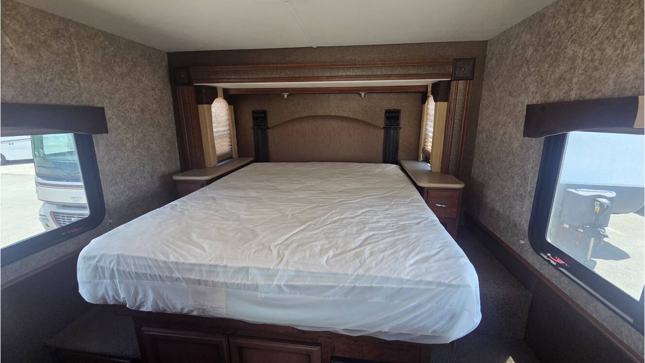 A photo of this 2014 Fleetwood Storm 28F