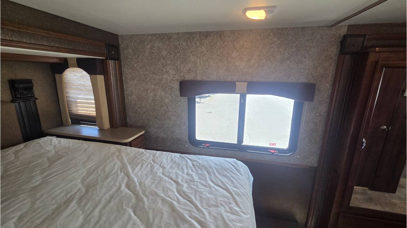 A photo of this 2014 Fleetwood Storm 28F