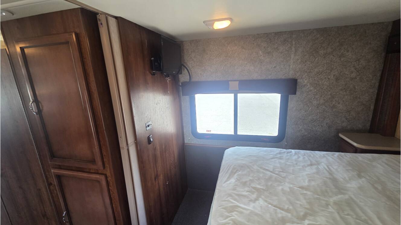 A photo of this 2014 Fleetwood Storm 28F