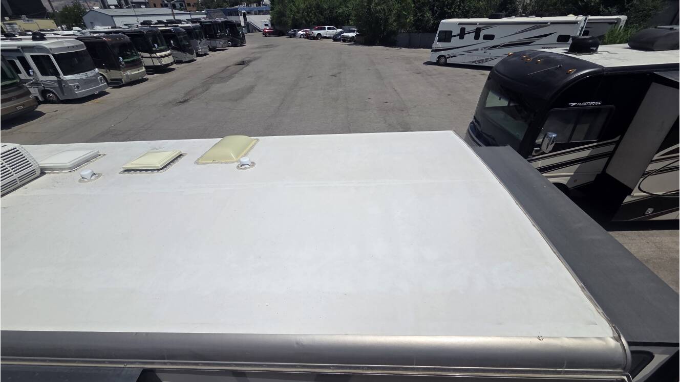 A photo of this 2014 Fleetwood Storm 28F