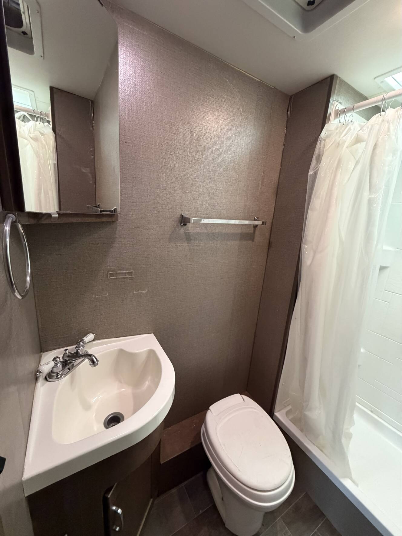 A photo of this 2019 Winnebago Outlook 25J