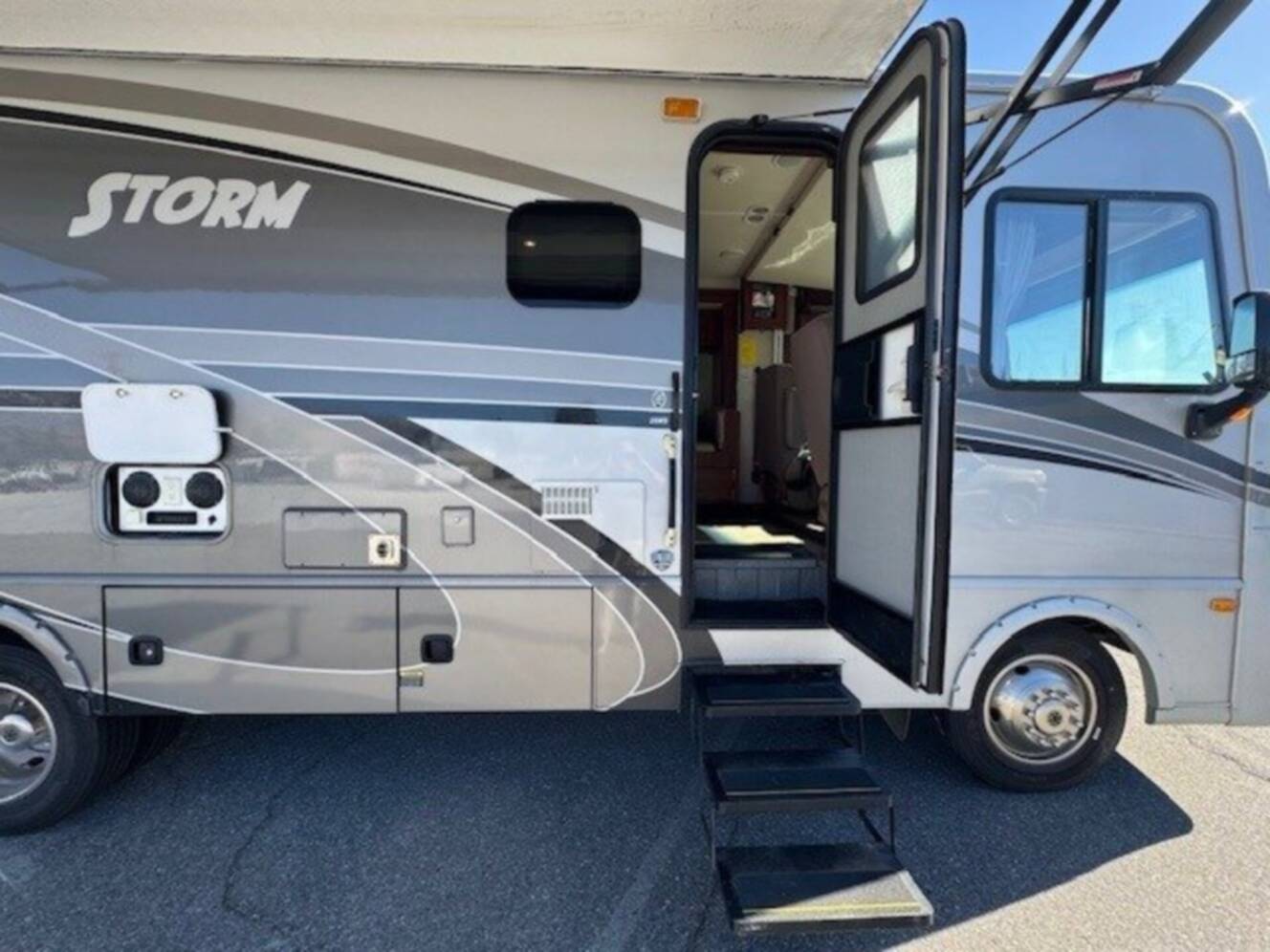 A photo of this 2016 Fleetwood STORM 28MS