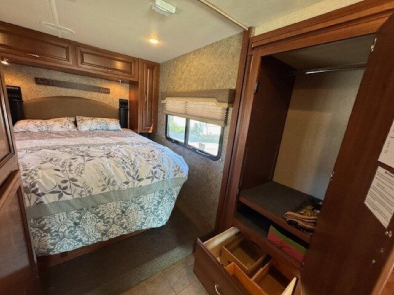 A photo of this 2016 Fleetwood STORM 28MS