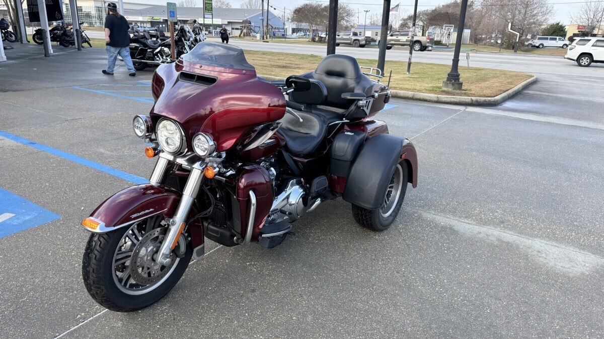 2017 Harley-Davidson Tri Glide Ultra ULTRA CLASSIC in Winterville, NC