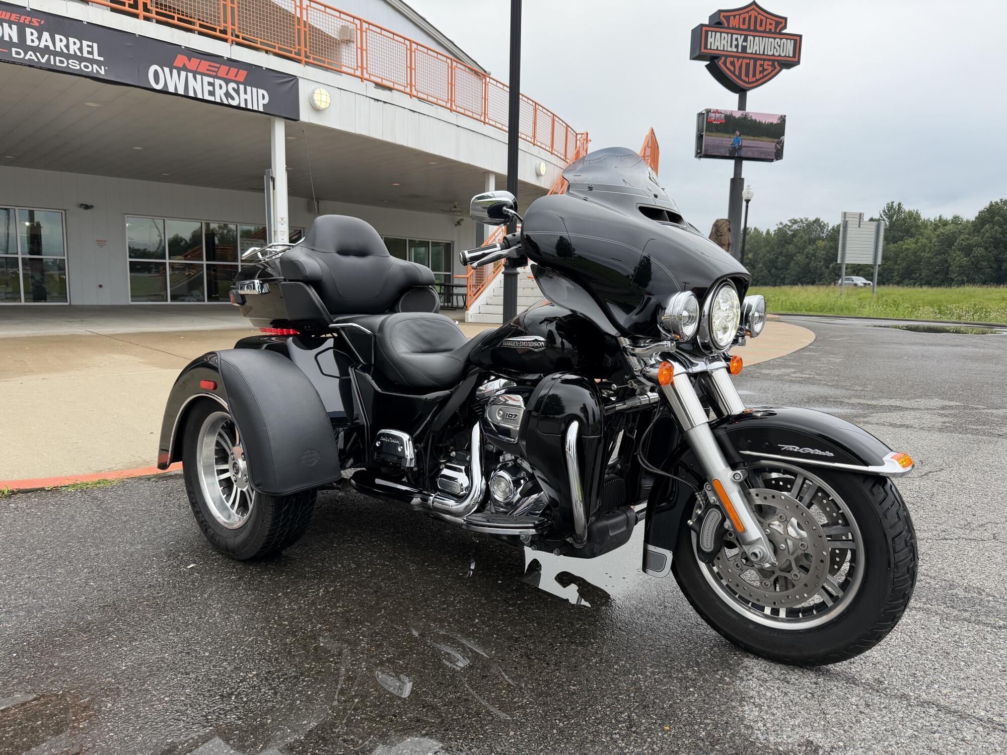 2018 Harley-Davidson Tri Glide Ultra ULTRA CLASSIC in Winterville, NC