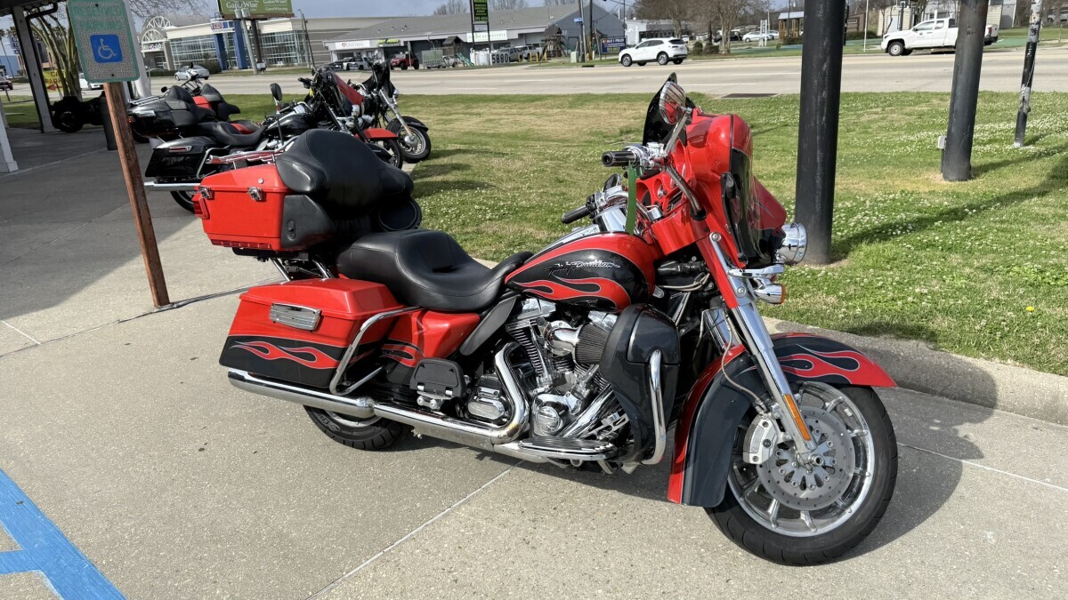 2010 Hd FLHTCUSE5 CVO ULTRA CLASSIC in Winterville, NC