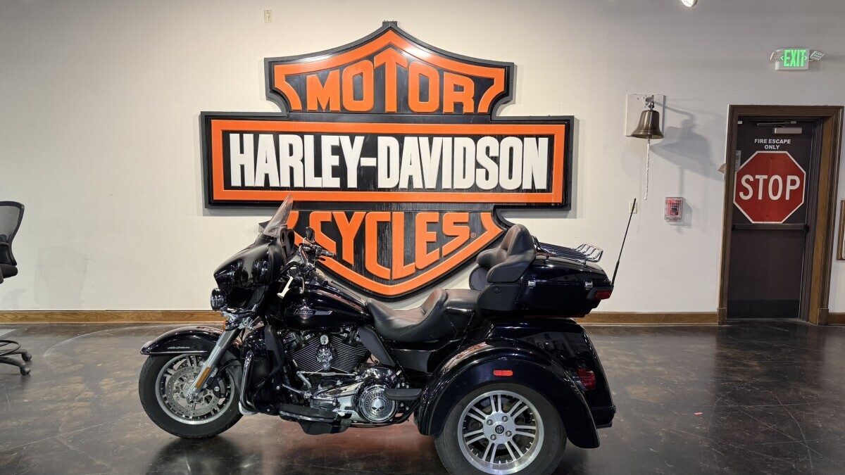 2023 Harley-Davidson Tri Glide Ultra ULTRA CLASSIC in Winterville, NC