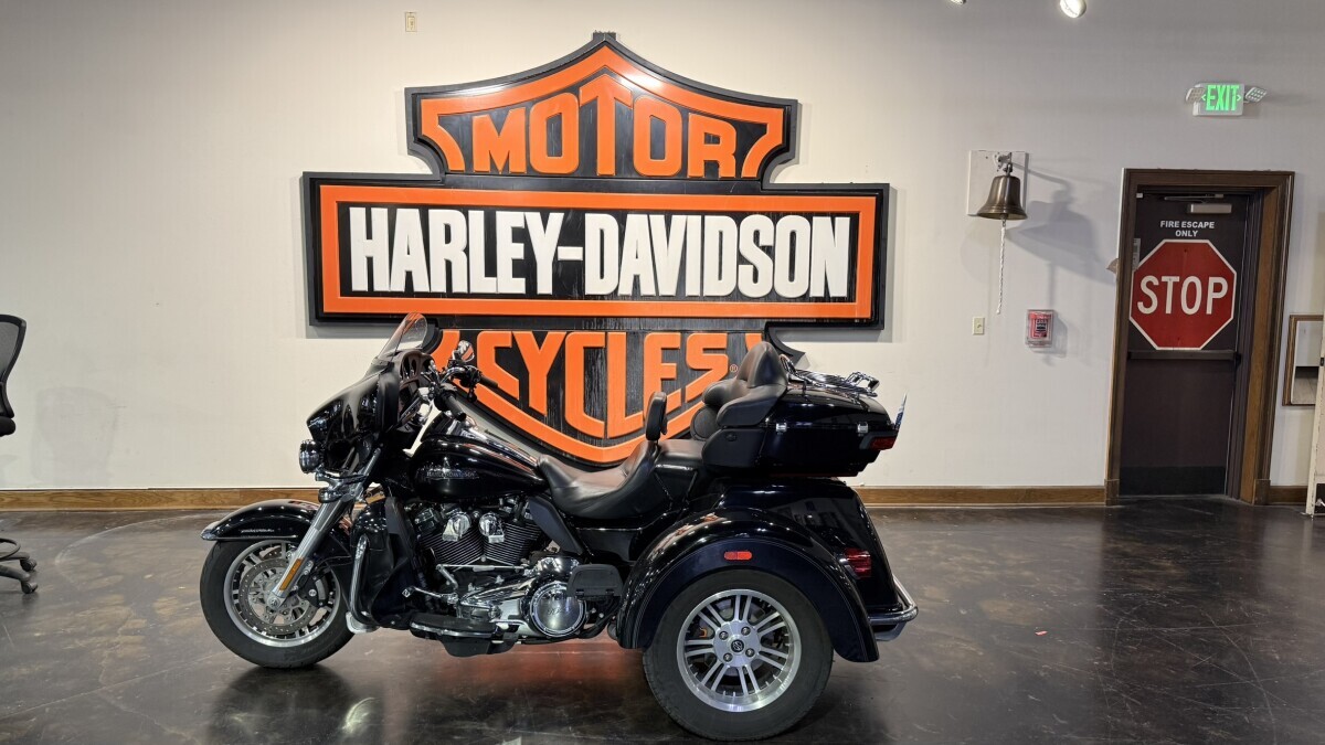 2021 Harley-Davidson Tri Glide Ultra ULTRA CLASSIC in Winterville, NC