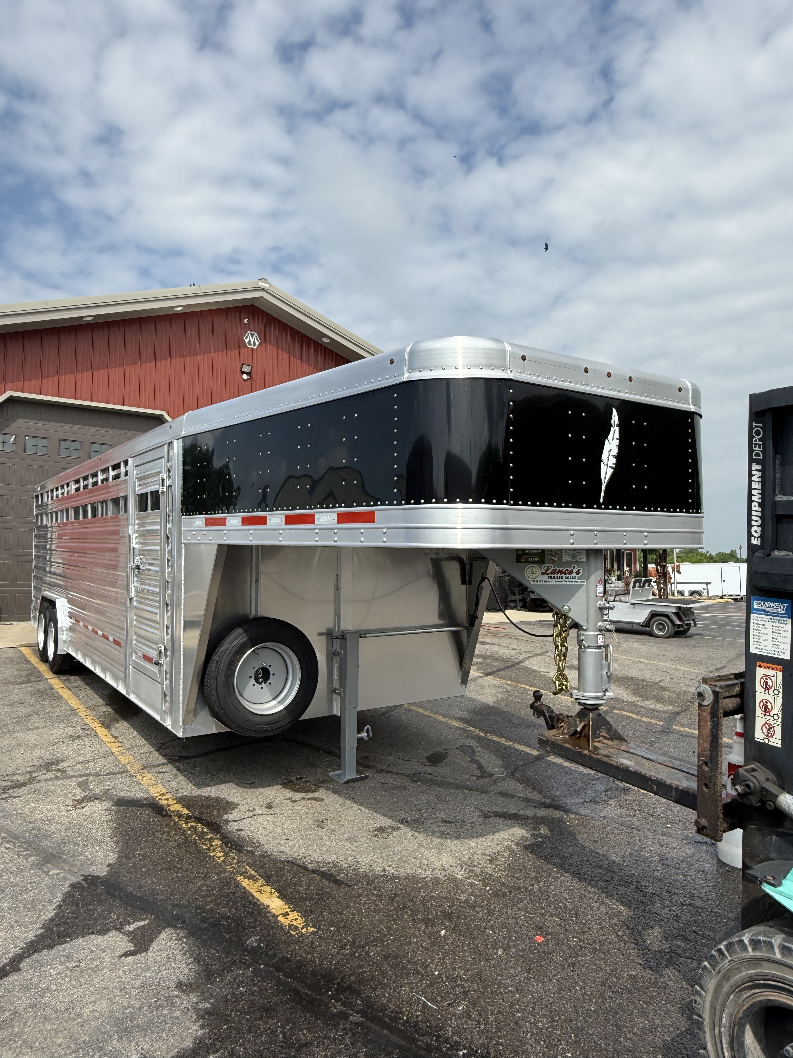 2026 Featherlite Trailers 24' 16K Show Cattle Livestock Trailer in Athens, OH