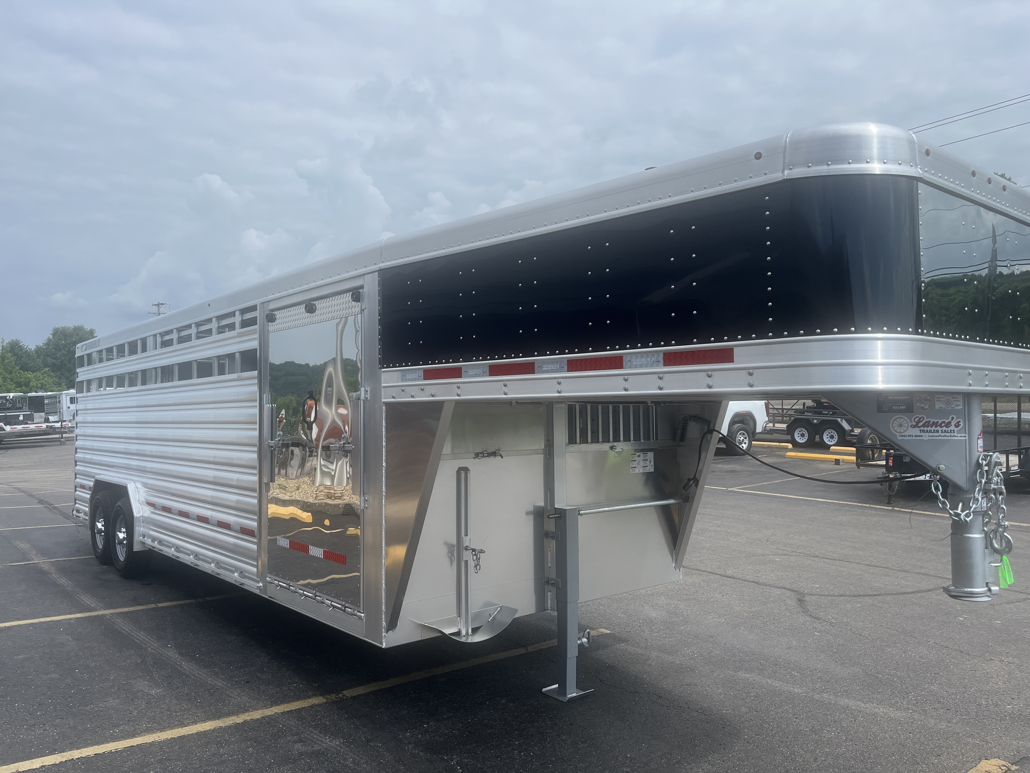 2026 Featherlite Trailers 24' 8' Side Ramp Livestock Trailer in Athens, OH