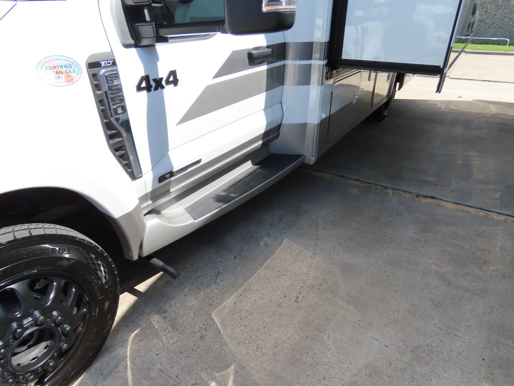 2026 Thor Motor Coach MAGNITUDE GRAND S29 in spring TX
