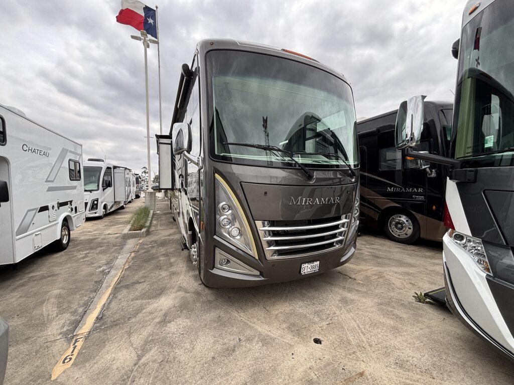 2022 Thor Motor Coach MIRAMAR 37.1 in spring TX