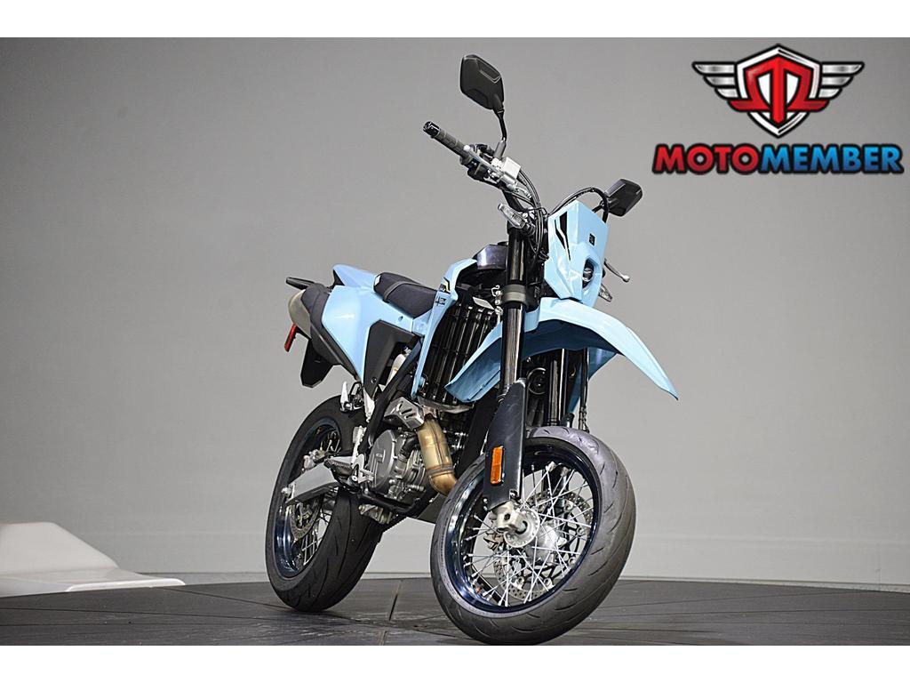 2025 Suzuki DR-Z4SM BASE in Purcellville, VA