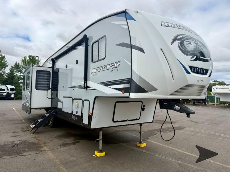 2022 Forest River Rv Cherokee Arctic Wolf 327MB RV