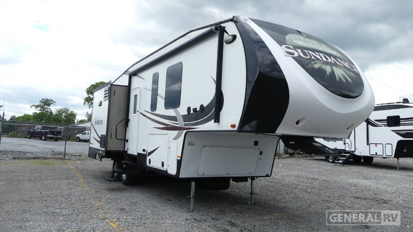 A photo of this 2016 Heartland SUNDANCE 2880RLT
