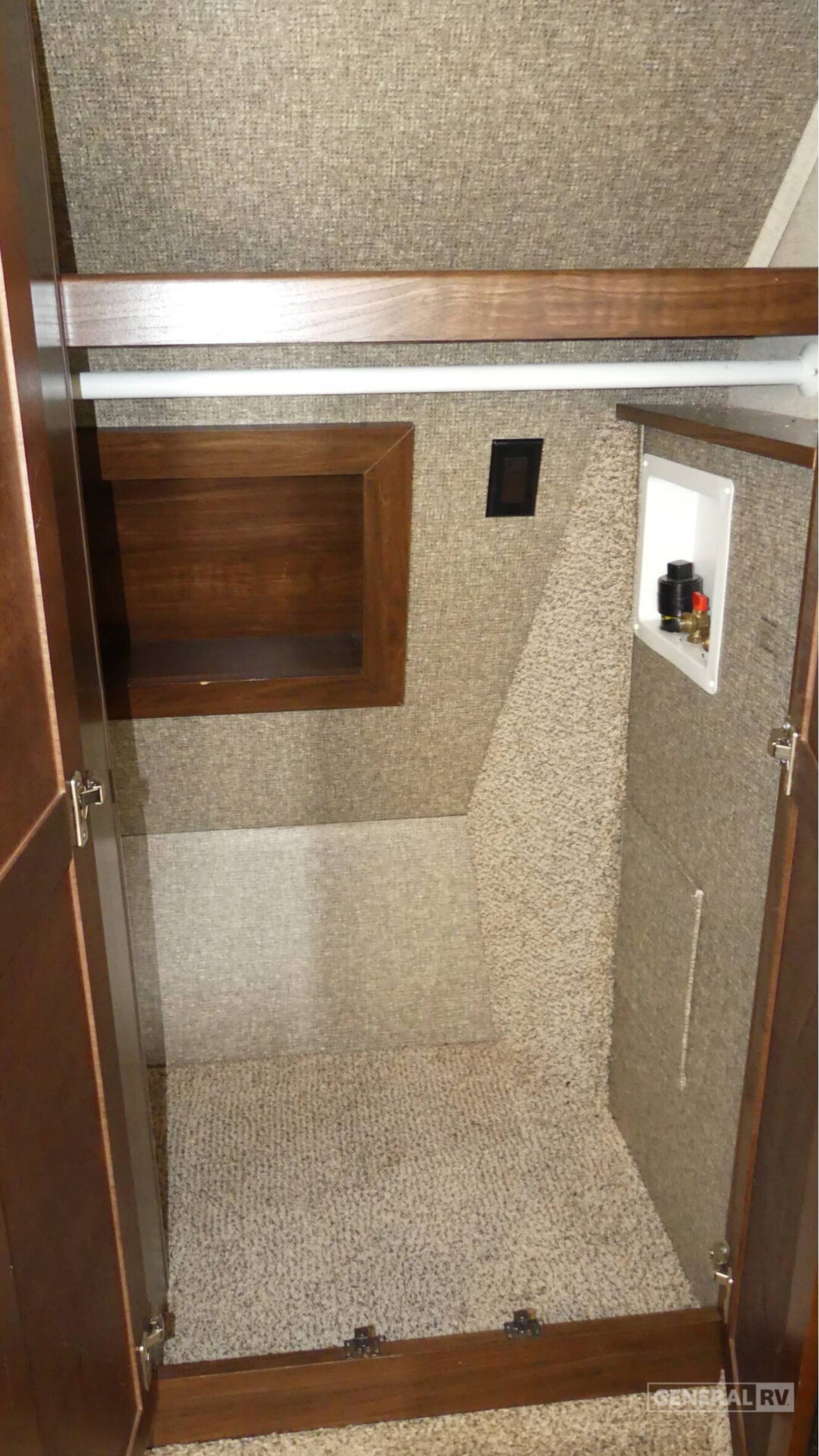 A photo of this 2016 Heartland SUNDANCE 2880RLT
