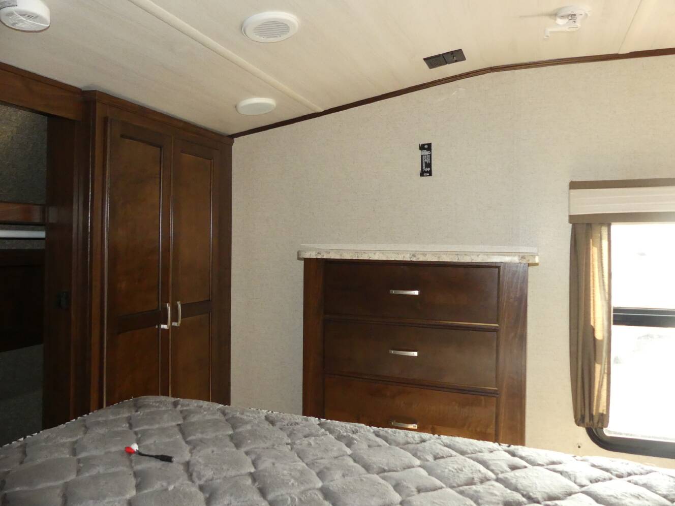 A photo of this 2016 Heartland SUNDANCE 2880RLT