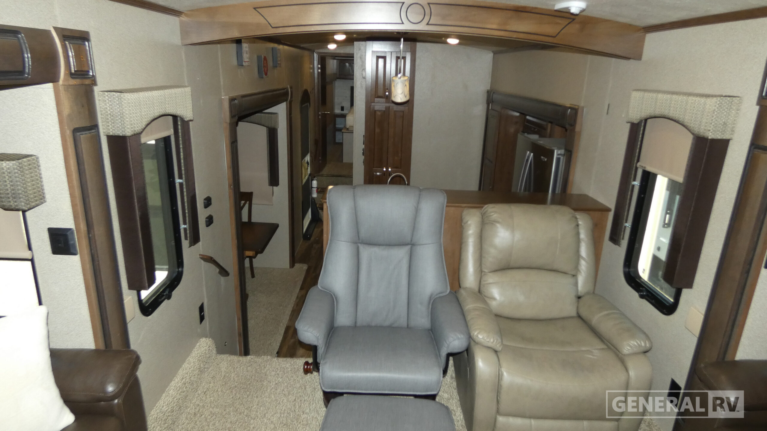 2019 Forest River CEDAR CREEK SILVERBACK 37RTH in dover FL