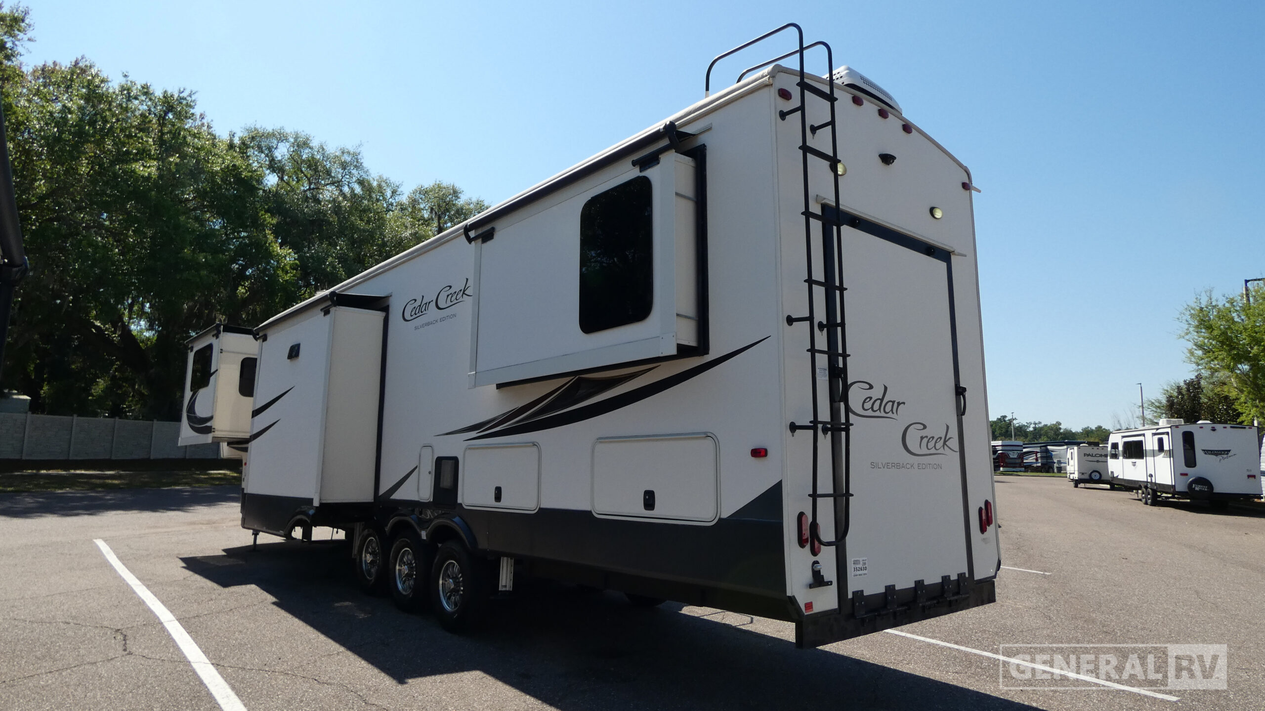 2019 Forest River CEDAR CREEK SILVERBACK 37RTH in dover FL