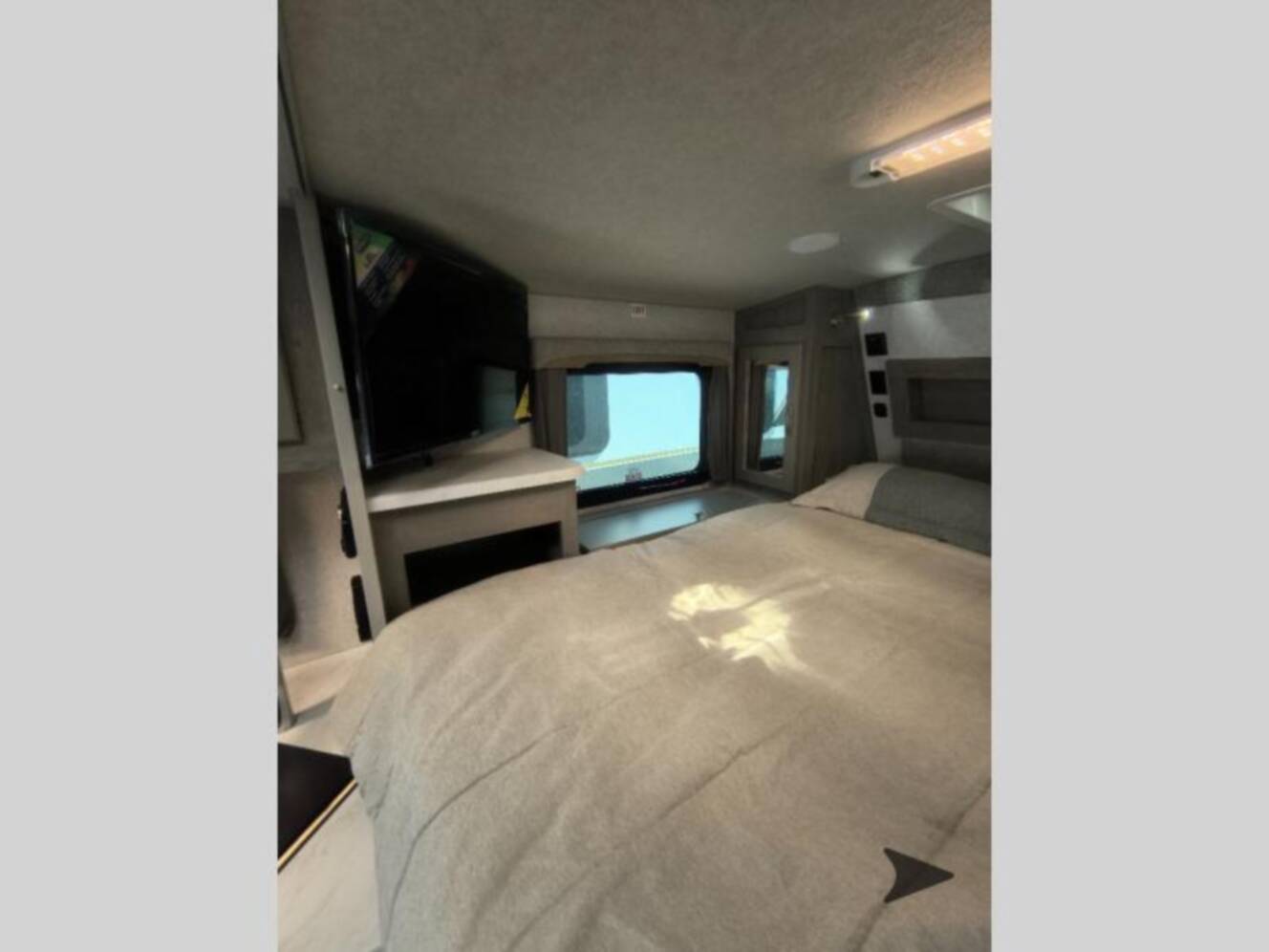 A photo of this 2027 Northwood Arctic Fox 990