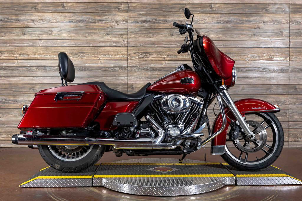 2010 Harley-Davidson FLHTCU - Ultra Classic Electra Glide FLHTCU ULTRA CLASSIC FLHTCU in Alton, IL