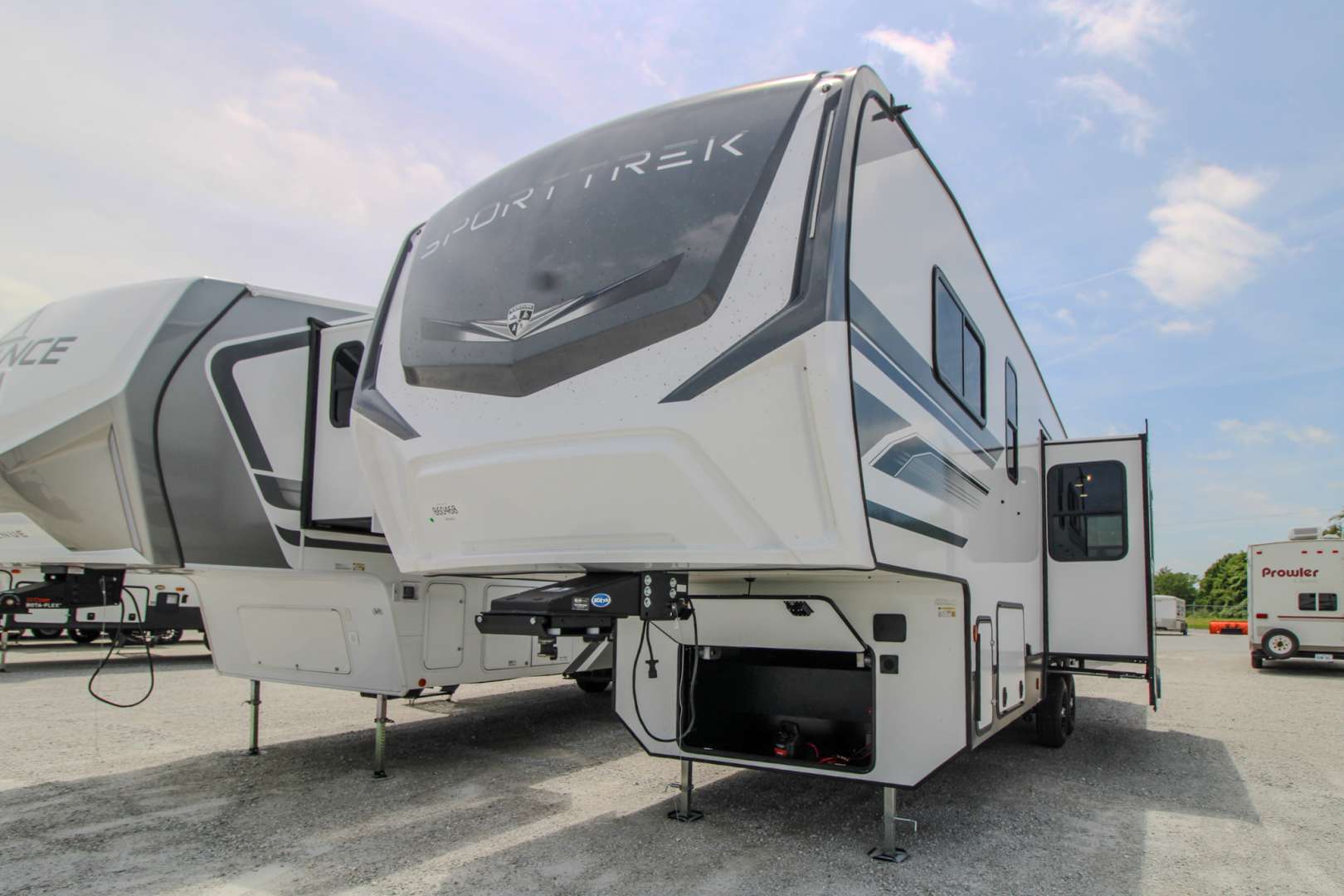 2027 Venture Rv SportTrek 312VTB in clinton MO