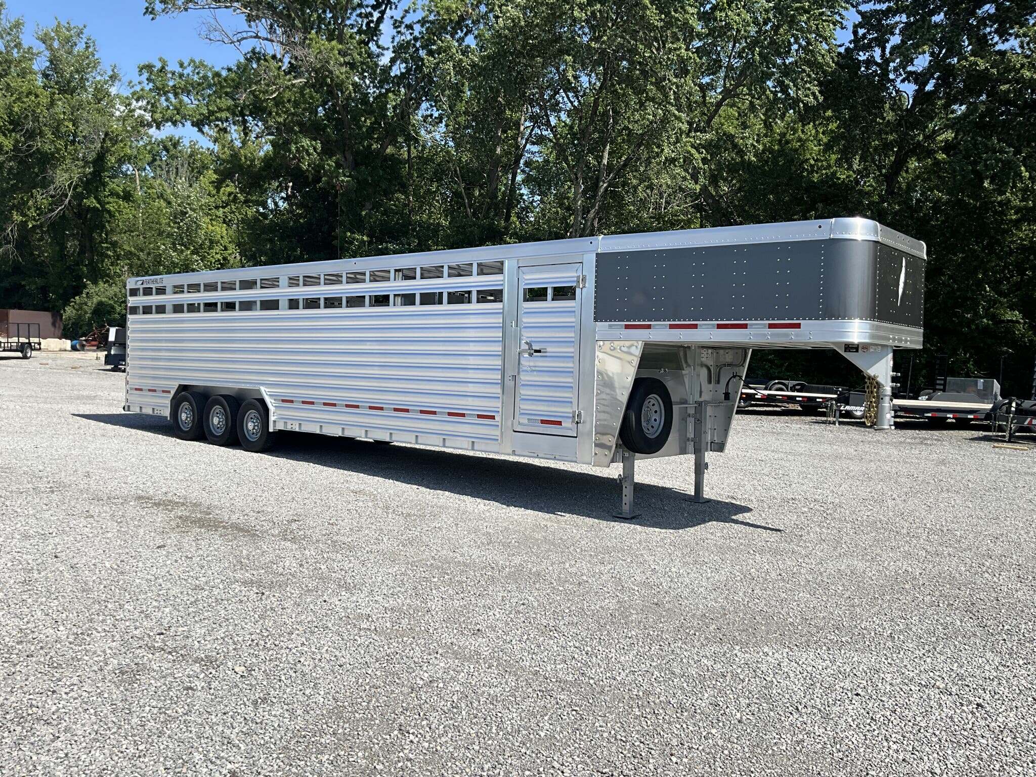 2027 Featherlite 8127-8032 in Mount Vernon, IL