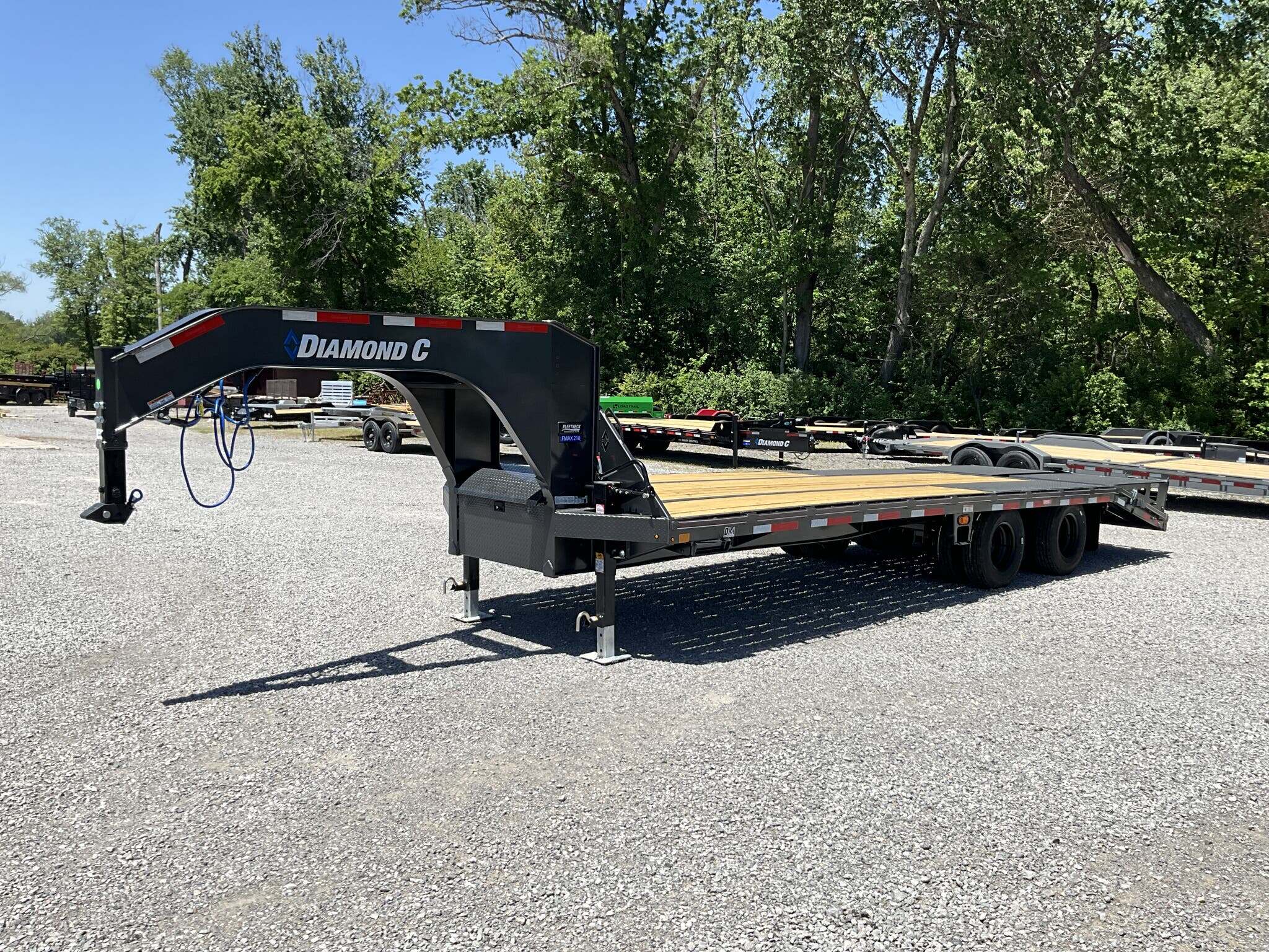2027 DIAMOND C FMAX FMAX210MR-L25X102 in Mount Vernon, IL