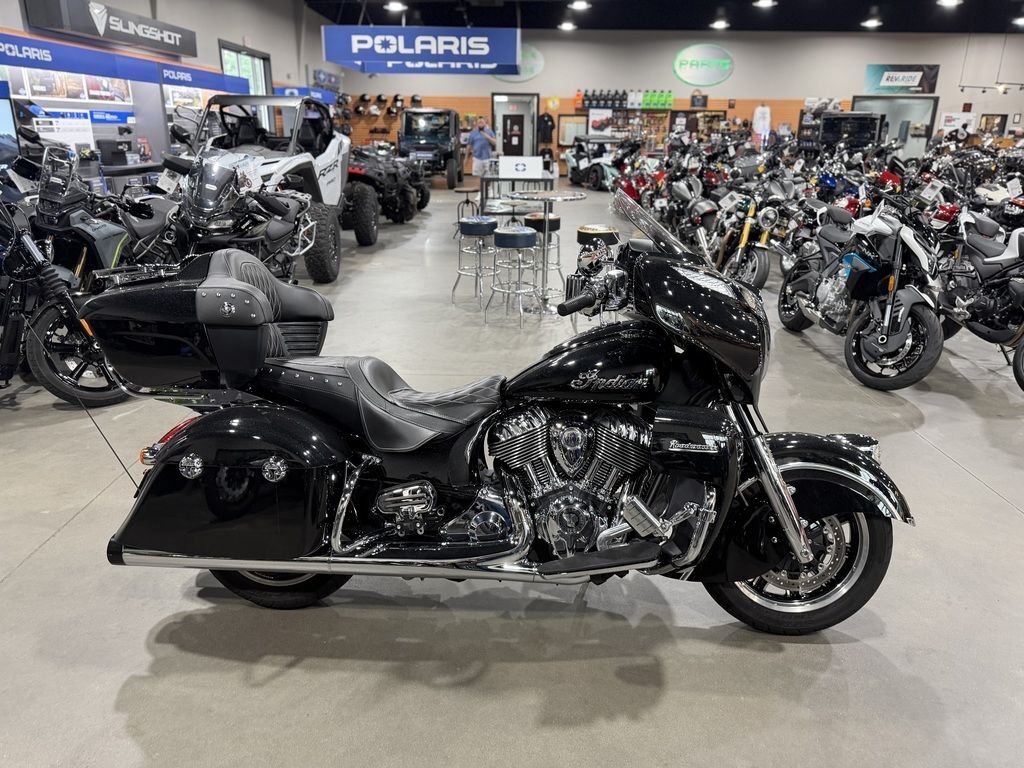 2021 Indian Motorcycle® Roadmaster® Thunder Black Pearl in Fayetteville, NC