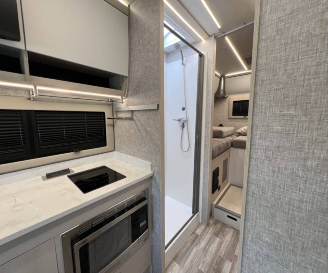 A photo of this 2025 Tiffin WAYFARER 25XLW