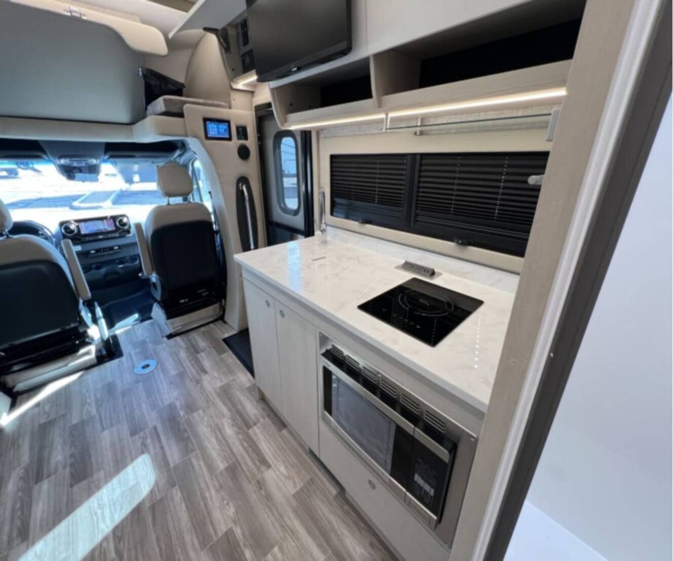 A photo of this 2025 Tiffin WAYFARER 25XLW