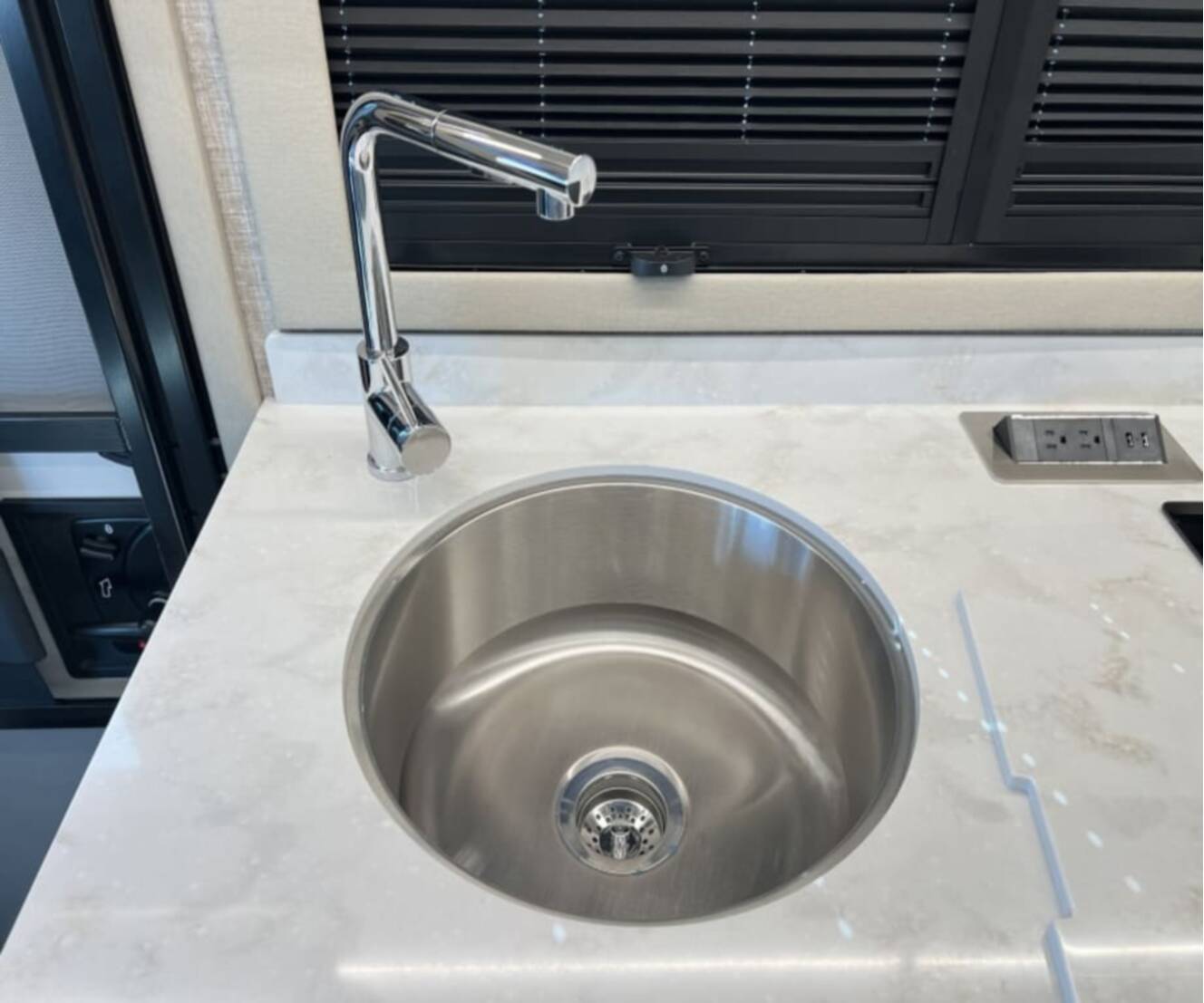A photo of this 2025 Tiffin WAYFARER 25XLW