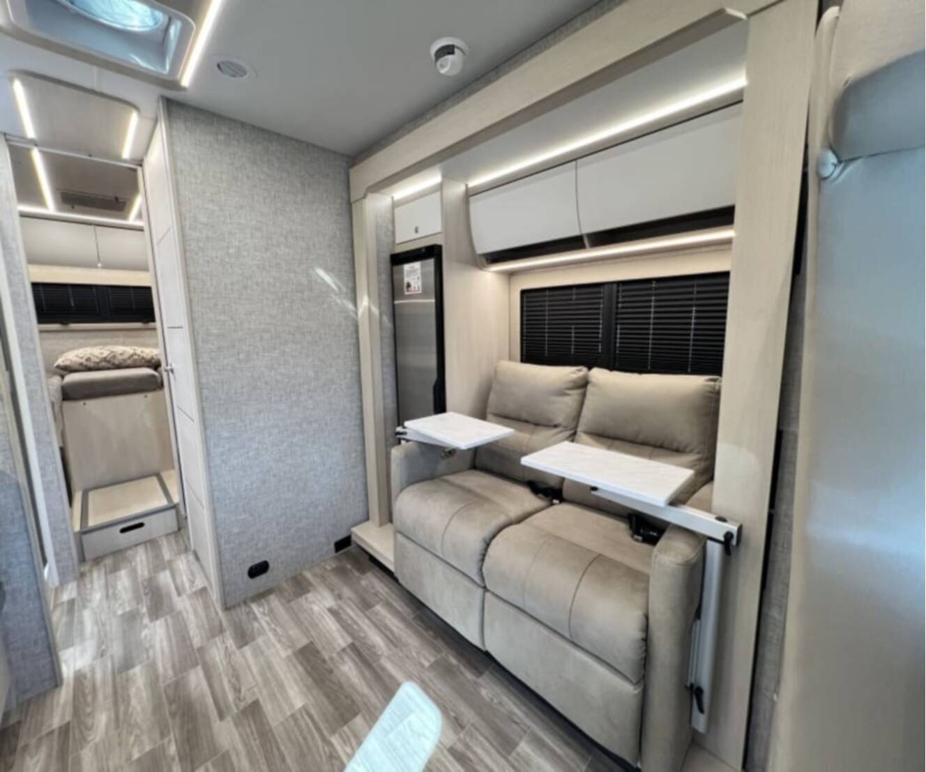 A photo of this 2025 Tiffin WAYFARER 25XLW